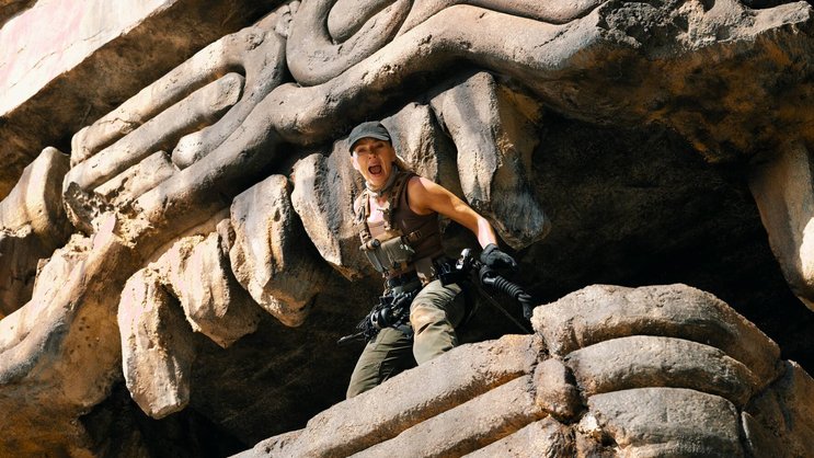 Söldnerin Zora (Scarlett Johansson) ist auf der Suche nach Dinoblut.