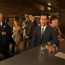 Chic & smart: Starwerber Don Draper (Jon Hamm, 2. v. r.) mit seiner Entourage.