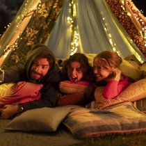 Die familiäre Idylle täuscht: Anna und Paul mit Tochter Mica (M.).  