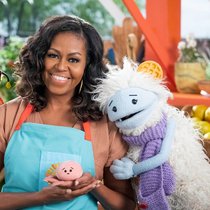 Zeigt Waffel (r.) und Mochi, wie lecker und gesund Essen sein kann: Michelle Obama.