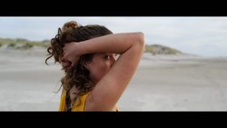 Die schöne Helena (Alice Dwyer) verfolgt finstere Ziele.