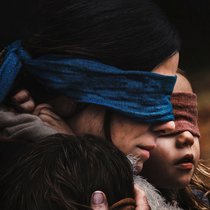 Augen zu und durch: Sandra Bullock in «Bird Box».