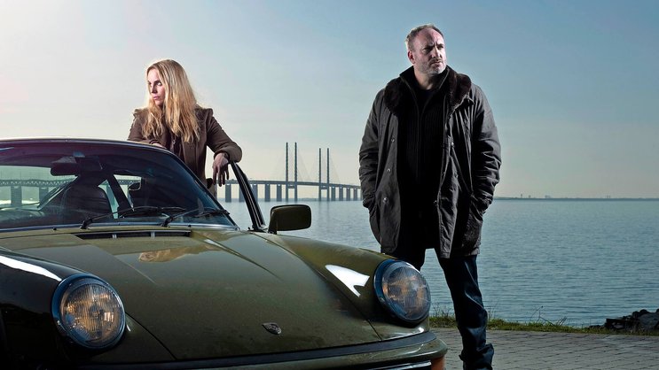 Ermittler mit Stil: Saga Norén (Sofia Helin) mit ihrem olivgrünen Porsche 911 S, BJ 1977 – und Kollege Martin Rohde (Kim Bodnia).
