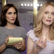 Schauspielerin Elizabeth (Natalie Portman, l.) soll in einem Film Gracie (Julianne Moore) spielen.