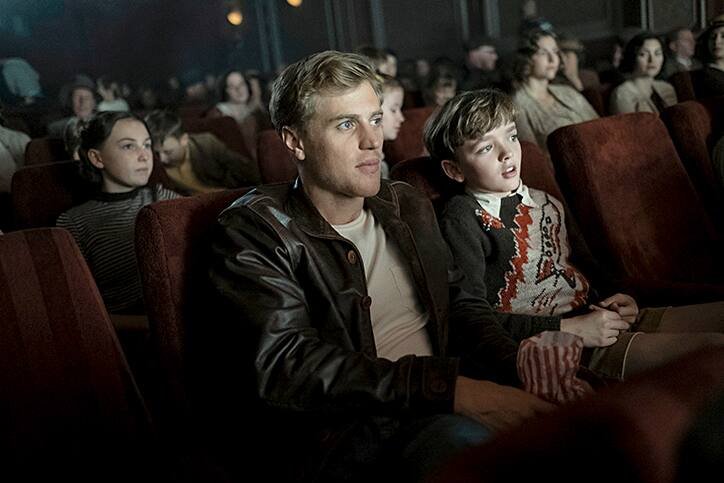 THE DIG (L): JOHNNY FLYNN as RORY LOMAX. Cr. LARRY HORRICKS/NETFLIX Â© 2021Â