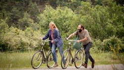 Velotalk: Charlotte (Sandrine Kiberlain) und Simon (Vincent Macaigne).