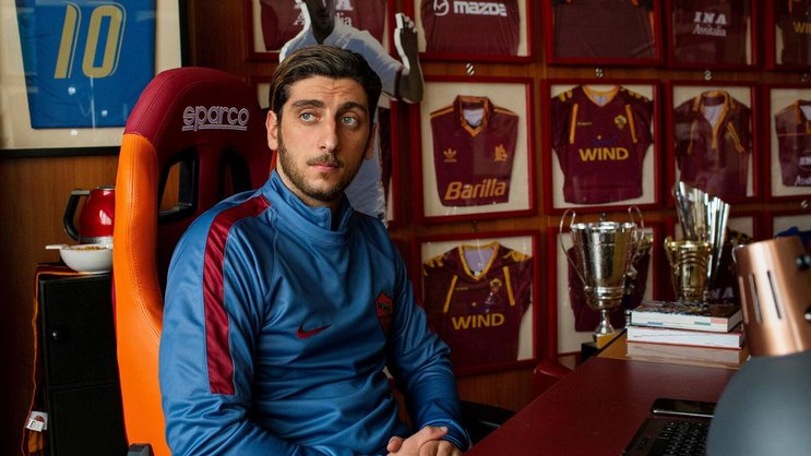Pietro Castellitto spielt den Fussballgott, die Roma-Legende und den Frauenschwarm Totti.