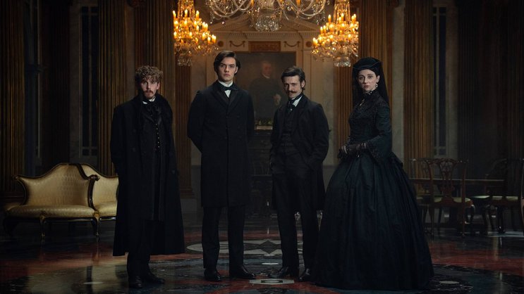 Die Guinness-Erben: Benjamin (Fionn O’Shea), Edward (Louis Partridge), Arthur (Anthony Boyle) und Anne (Emily Fairn, v. l.).