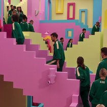 Die Kandidaten tappen ahnungslos in Richtung «Squid Game: The Challenge» auf Netflix.