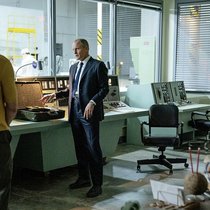 Nixon-Berater Moe (Harrelson, M.) stellt Cole (Tatum) die PR-Frau Kelly (Johansson) zur Seite.