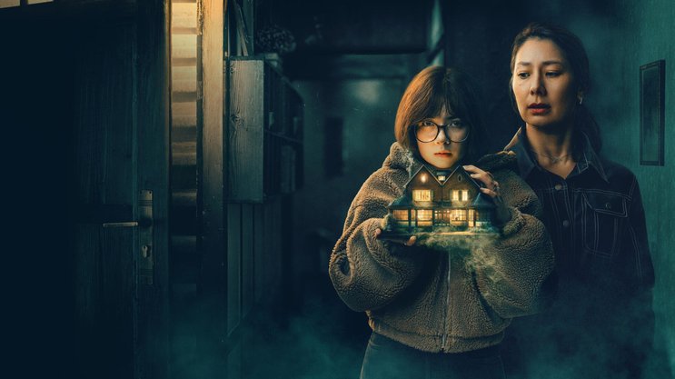 Was verbindet Jessie (Elisa Hofmann) und Tochter Mila (Purnima Grätz) mit dem mysteriösen Haus?