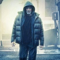 Von Altersmilde keine Spur: Auch mit 76 Jahren prügelt sich Sylvester Stallone durch eine ganze Spielfilmlänge.