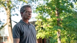 Ralph Anderson (Ben Mendelsohn) glaubt an harte Fakten und hält nichts von Übernatürlichem.