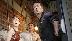 Kate (Daisy Edgar-Jones) und Tyler (Glen Powell) sehen sich einem Megatornado gegenüber.