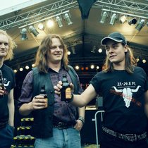 Prost! Die Jungs von «Legend of Wacken» (RTL+) headbangen bald auch bei Oneplus.