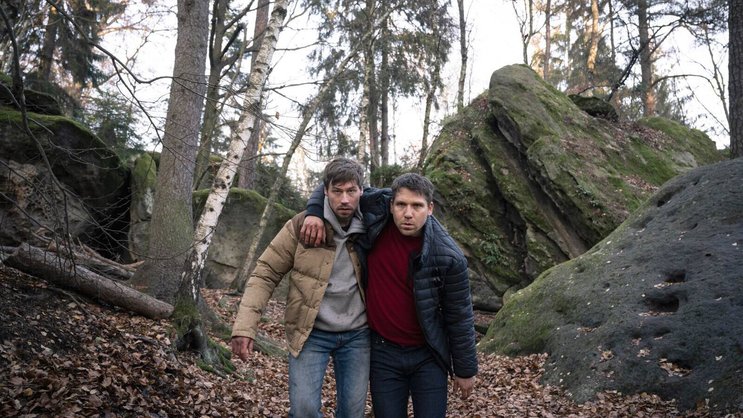 Welcher mordlüsterne Psycho hat es auf die Brüder Roman und Albert abgesehen?