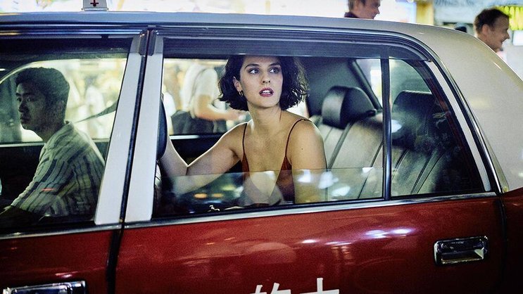Emmanuelle (Noémie Merlant) inspiziert in Hongkong Luxushotels.