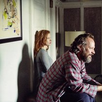 Sylvia (Jessica Chastain) kümmert sich um den dementen Saul (Peter Sarsgaard).