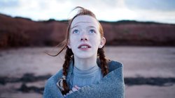 Durchbricht frohgemut sämtliche Doktrinen: Anne (Amybeth McNulty).