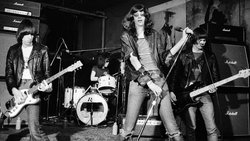 Die Ramones mit Sänger Joey Ramone (2. v. r.).