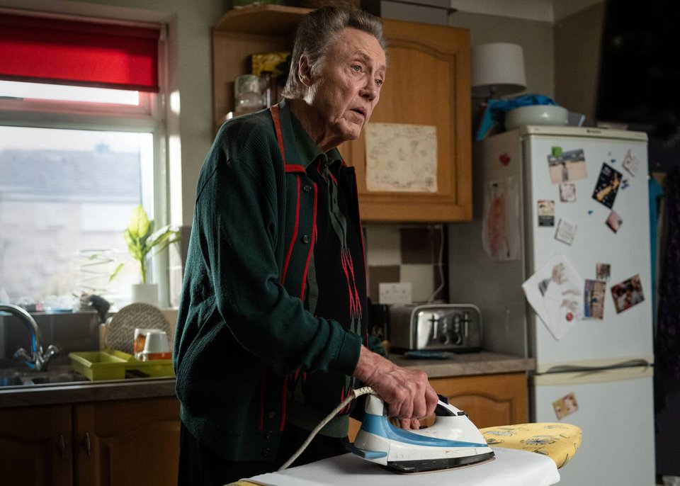 Opa Frank (Christopher Walken) bügelt nicht nur Probleme aus.