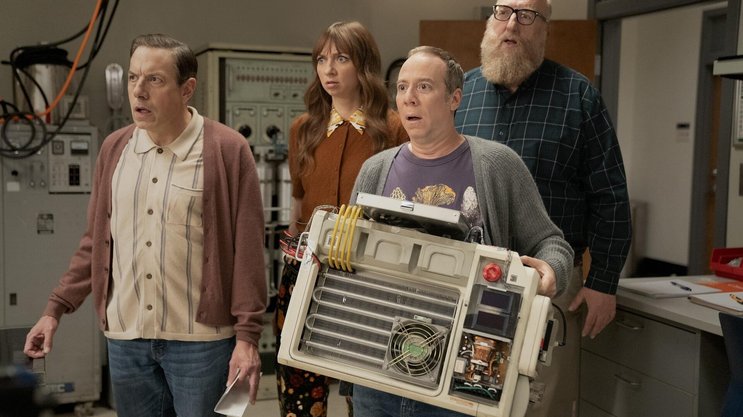 «TBBT»-Spinoff: Stuart (Kevin Sussman, 2. v. r.) versucht das Universum zu retten.