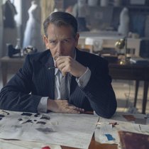 Introvertiert, schüchtern, genial: Christian Dior (Ben Mendelsohn).