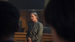 Autorin Sandra (Sandra Hüller) verteidigt sich vor Gericht selbst.