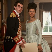 «Königin Charlotte: Eine Bridgerton-Geschichte» auf Netflix mit India Amarteifio als junge Charlotte und Corey Mylchreest als junger König George.