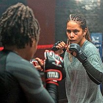 Halle Berry setzte sich im Ring und auf dem Regiestuhl durch.