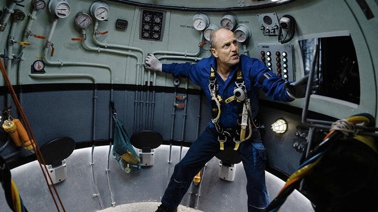 Koordiniert in der Glocke die Tauchgänge: Duncan (Woody Harrelson).