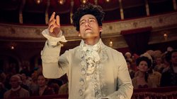 Zwischen Genie und Wahnsinn: Mozart (Will Sharpe) bricht das höfische System.