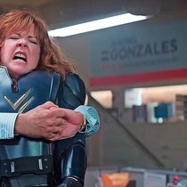 Melissa McCarthy und Bobby Cannavale werden handgreiflich.