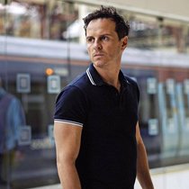 Adam (Andrew Scott) wird von guten Geistern der Vergangenheit heimgesucht.