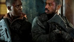 Rettungsaktion: Die Navy-SEALs Kelly (r.) und Greer (Jodie Turner-Smith) im Einsatz.