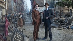 Haben sich angefreundet: James Moriarty (Finn, l.), Sherlock Holmes (Fiennes Tiffin).