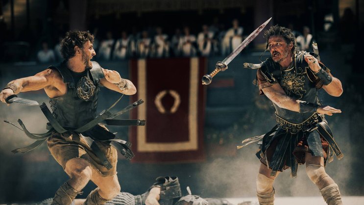 Gladiator Lucius (Paul Mescal) kämpft gegen Feldherr Acacius (Pedro Pascal).