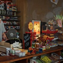 Das kommt nicht gut! Fred (Wilson Gonzalez) ist vorübergehend Chef im «Späti».