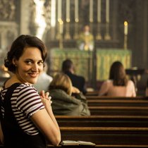 Bereit zur Beichte? Fleabags (Phoebe Waller-Bridge) Gedanken sind alles andere als keusch.