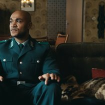 Erlebt stürmische Zeiten: Samuel Njankouo Meffire (Malick Bauer).