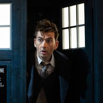 Der Doktor (David Tennant) in der Zeit-Raum-Maschine «Tardis»