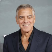 George Clooneys deutsches Lachen wird vorerst von jemand anderem aufgesetzt.