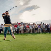 Happy Gilmore (Adam Sandler) muss sich zuerst wieder ans Golfen gewöhnen.