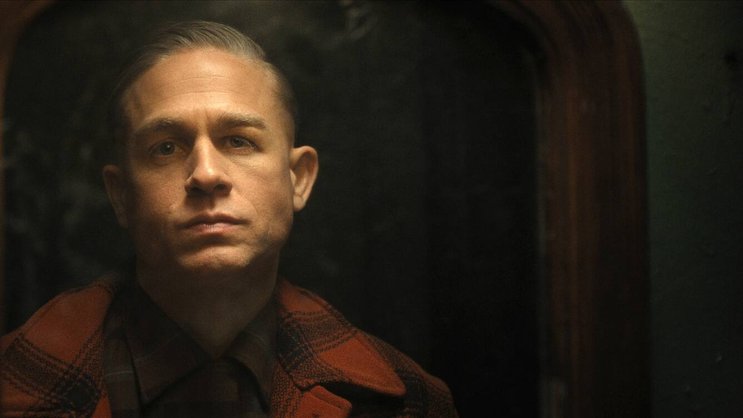 Charlie Hunnam schlüpft für Netflix in die Rolle des berühmten Leichenschänders.