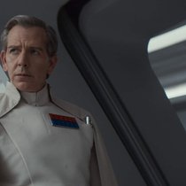 Ben Mendelsohn versichert spöttisch, dass er nicht digital verjüngt wurde.