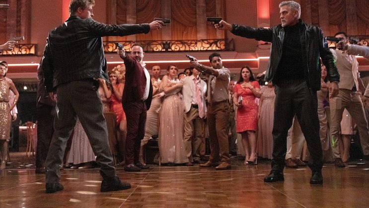 Die beiden Problemlöser (Brad Pitt, l. und George Clooney, r.) haben ihren Kernauftrag wohl etwas aus den Augen verloren.