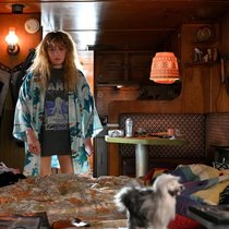 Keine Lüge kommt bei Charlie (Natasha Lyonne) durch.