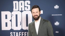 «Ich mag die Entwicklung meiner Figur, weil sie gewachsen ist und wir viele Facetten dieses Charakters kennenlernen dürfen»: Franz Dinda als LI Robert Ehrenberg.