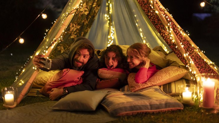 Die familiäre Idylle täuscht: Anna und Paul mit Tochter Mica (M.).