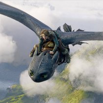 Wikinger Hicks (Mason Thames) hat gelernt, auf dem Drachen zu reiten.